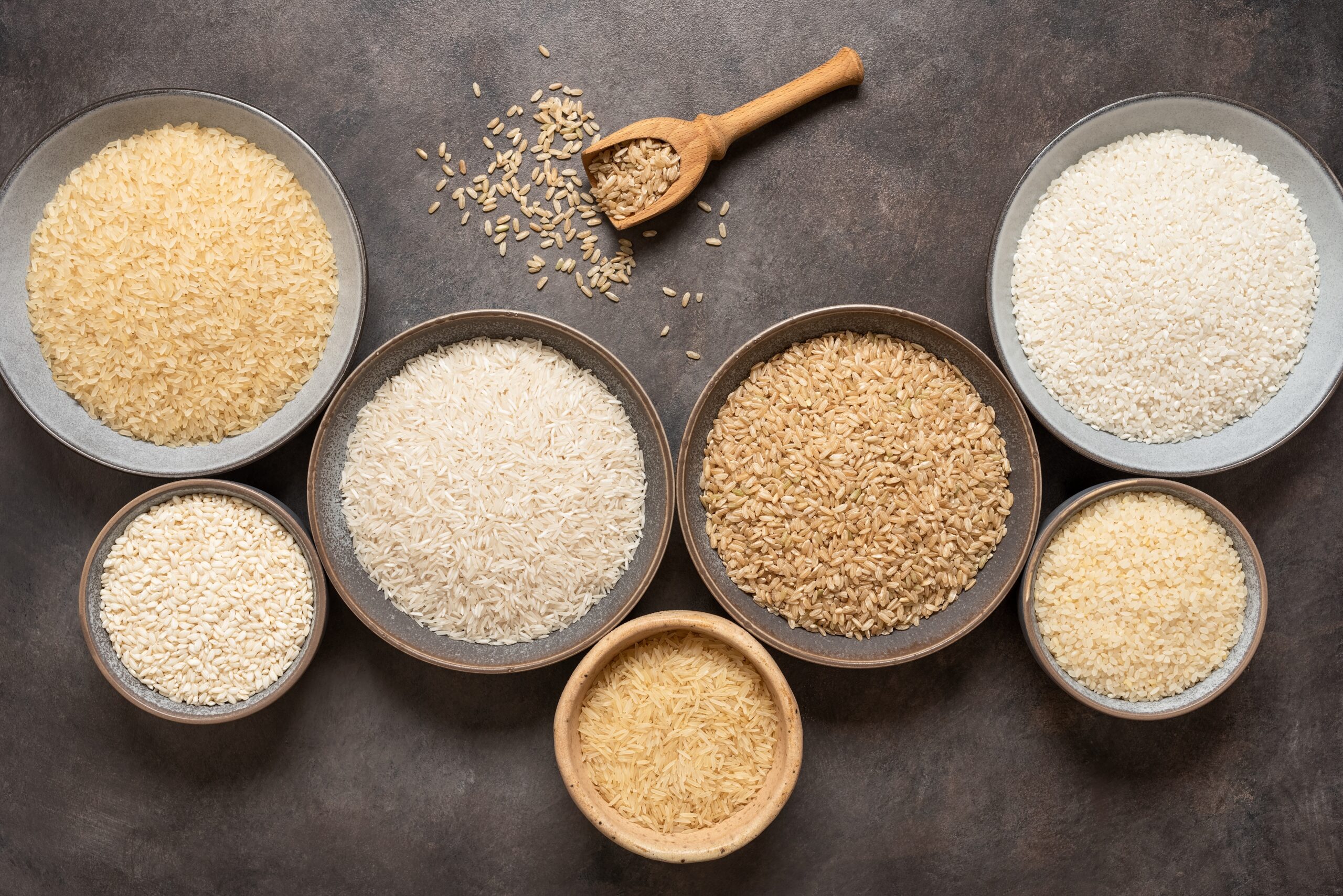 Granos: variedad de arroces desde Arborio, arroz bomba, Jazmine, arroz para paella y risottos