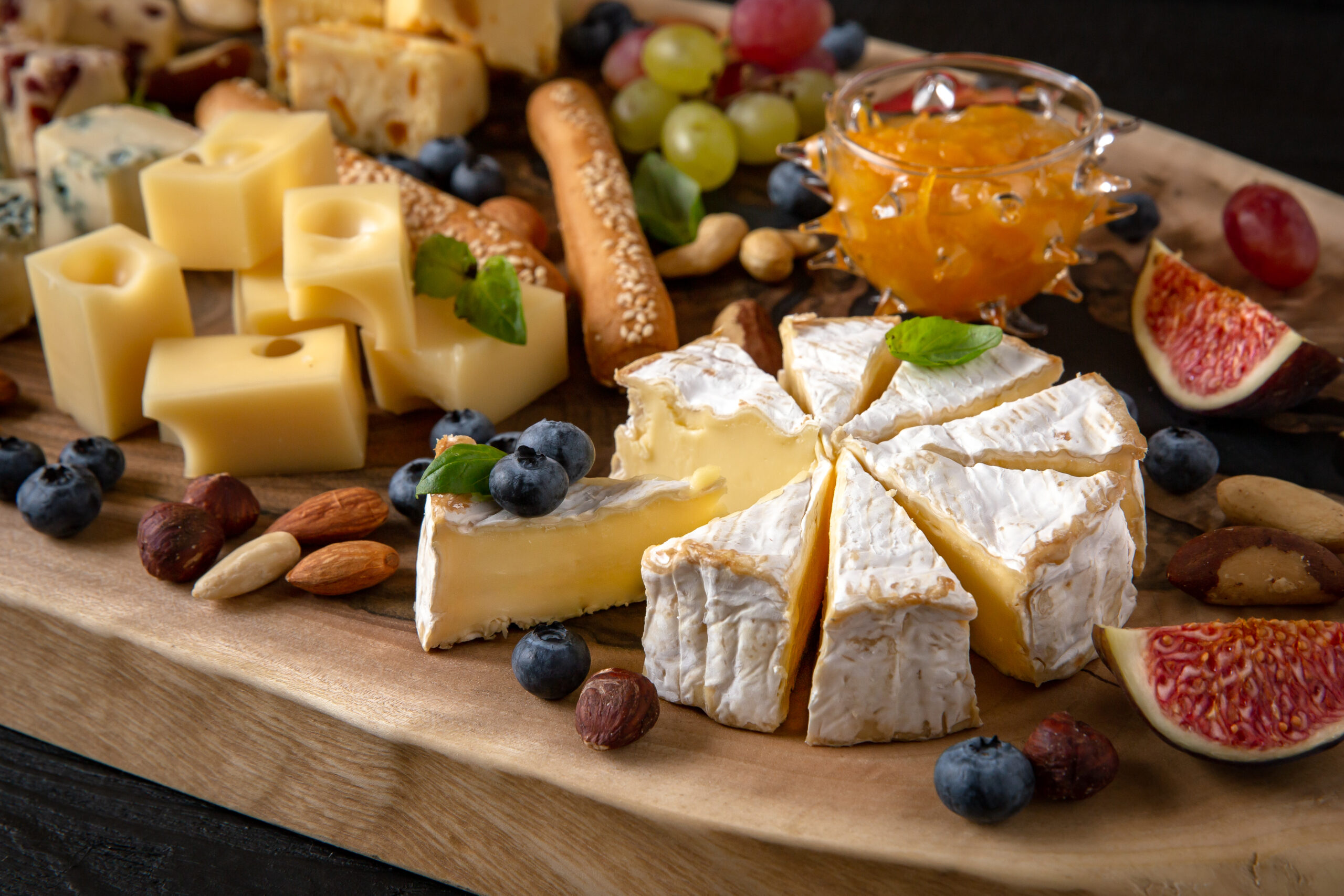 Quesos Europeos: Manchego, parmesano, camembert, edan, y otros