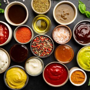 Salsas: Salsa de tomate, mayonesa, mostaza, BBQ, salsa búfalo, salsa de queso, entre otras.